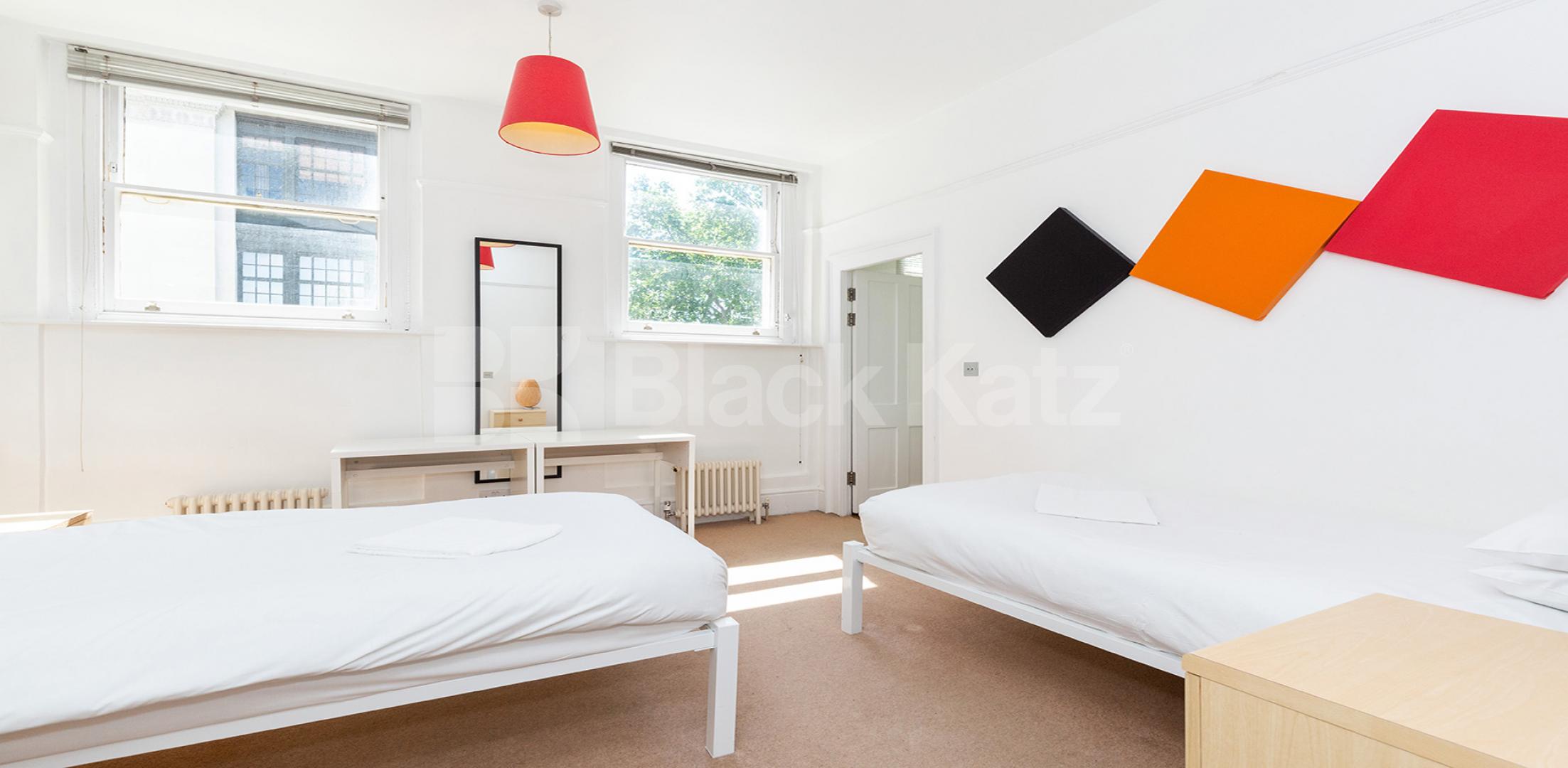			SPACIOUS 3 BED TWO BATH IN BLOOMSBURY!, 3 Bedroom, 1 bath, 1 reception Flat			 Bloomsbury Place , BLOOMSBURY / RUSSELL SQUARE
